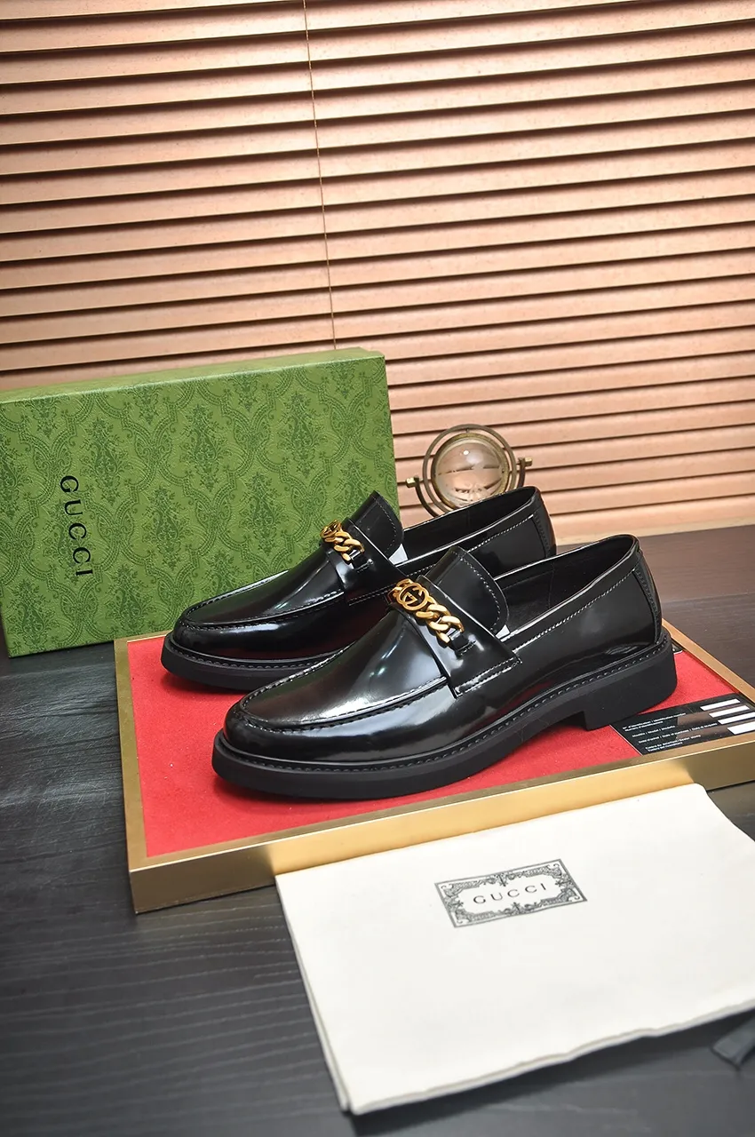 Men's shoes💰540💶Italy's top luxury men's shoe giant (GUCCI) (Gucci) (full cowhide lining) new arrival🍃Original European style🔰 Pleasant to the eye😍In order to make the shoes more durable and non-deformable🌀The production continues to follow traditional methods but there is still no lack of innovation💪Choose original sheepskin for the leather♻️ Smooth and natural And extra bright ⭐Made of imported cowhide, the first choice of rich people 38-45 (45 customized)